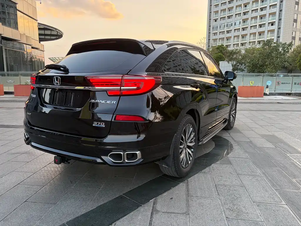 Avancier 370 TURBO 4 WD Premium