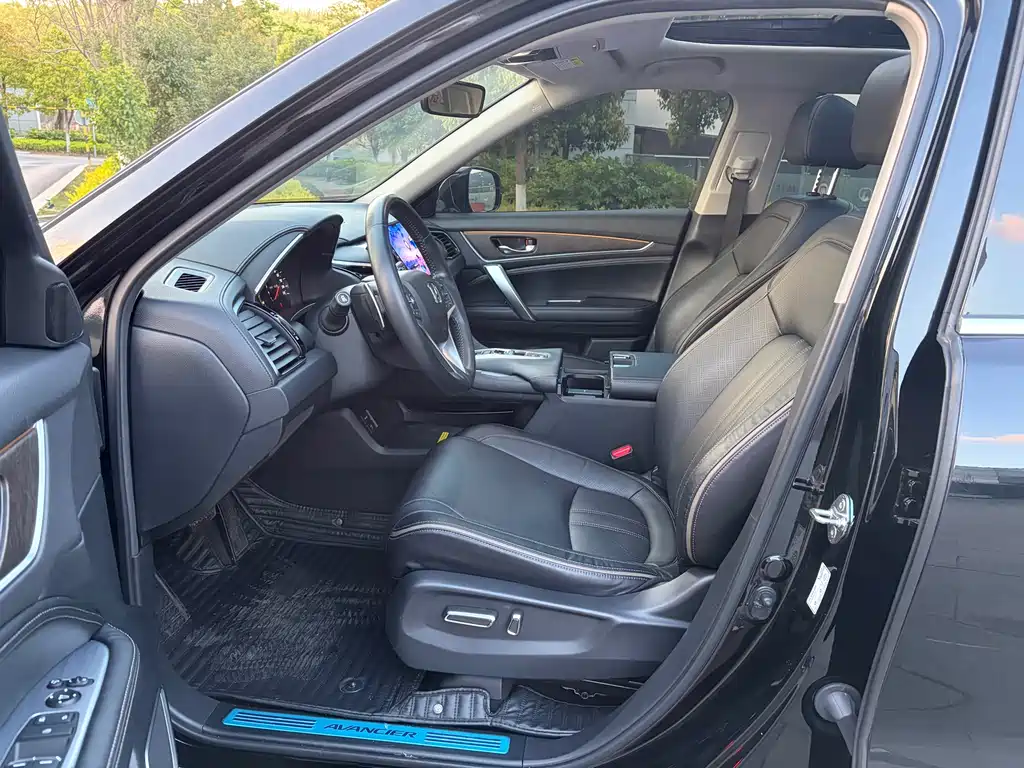 Avancier 370 TURBO 4 WD Premium