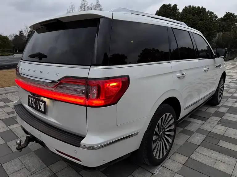 Lincoln Navigator 3.5 T Honor Shine