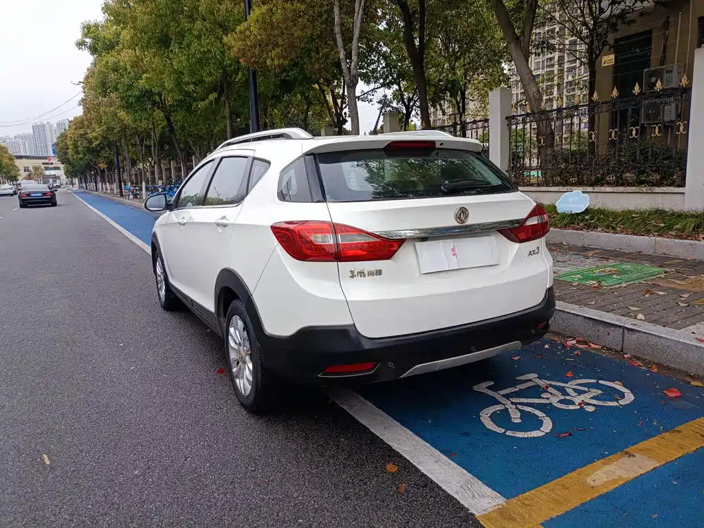 Dongfeng Fengshen AX3 1.5 L Manual Premium Cool