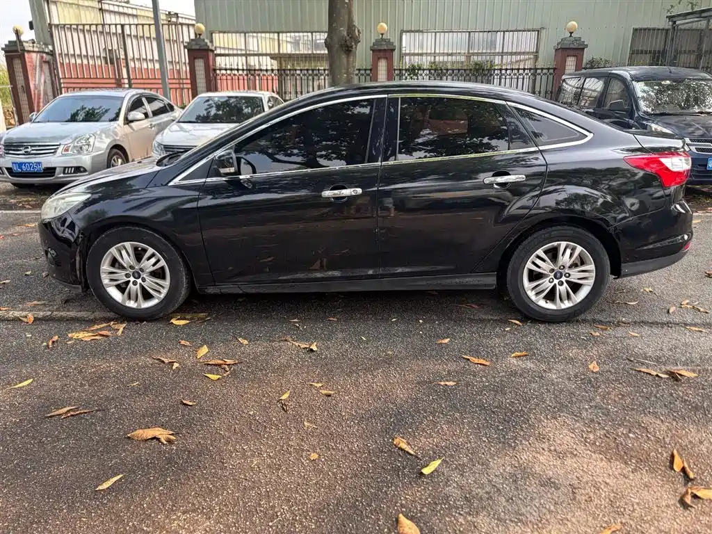 Focus Sedan 1.6 L Auto Comfort