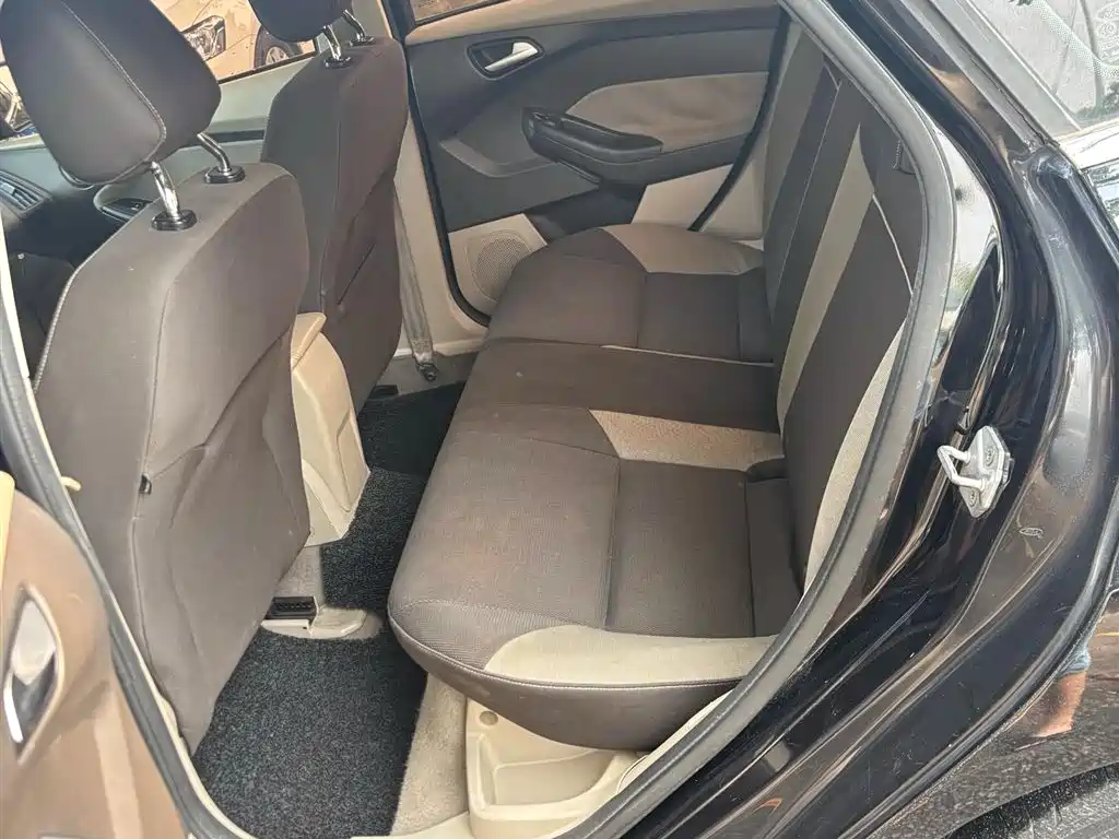 Focus Sedan 1.6 L Auto Comfort