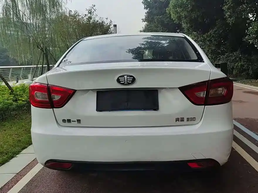 Besturn B30 1.6 L Auto Comfort