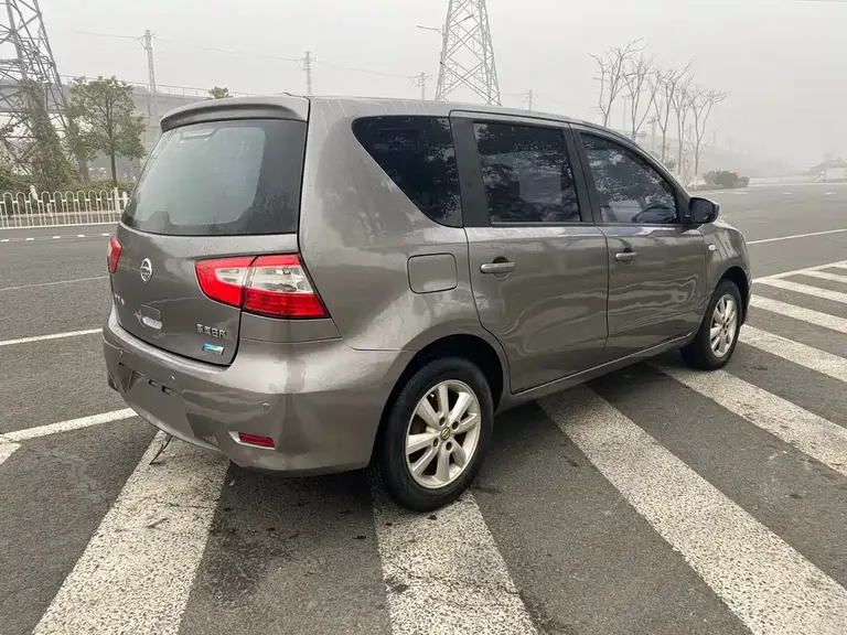 Nissan Livina 1.6 XE CVT Comfort
