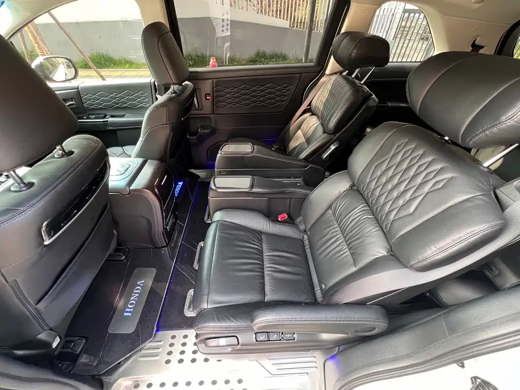 Elysion 2.0 L e:HEV Luxury