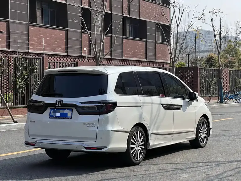 Honda Elysion 2.0 L e:HEV Luxury