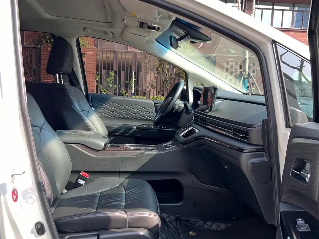 Elysion 2.0 L e:HEV Luxury