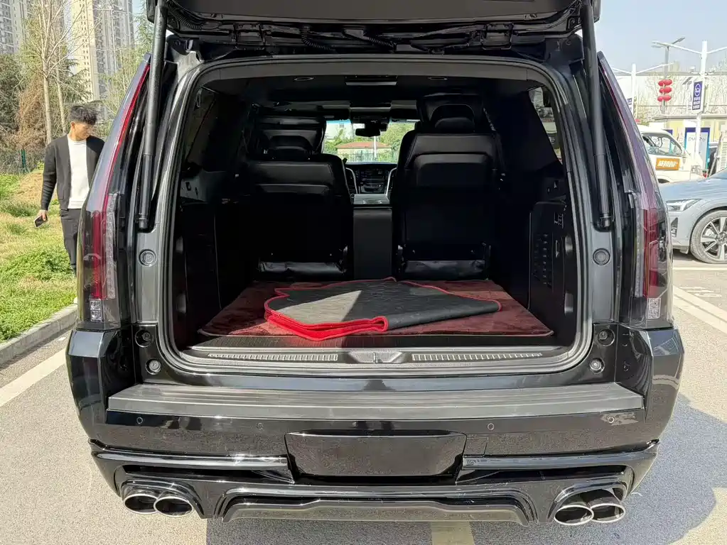 Escalade 6.2 L ESV Platinum Extended