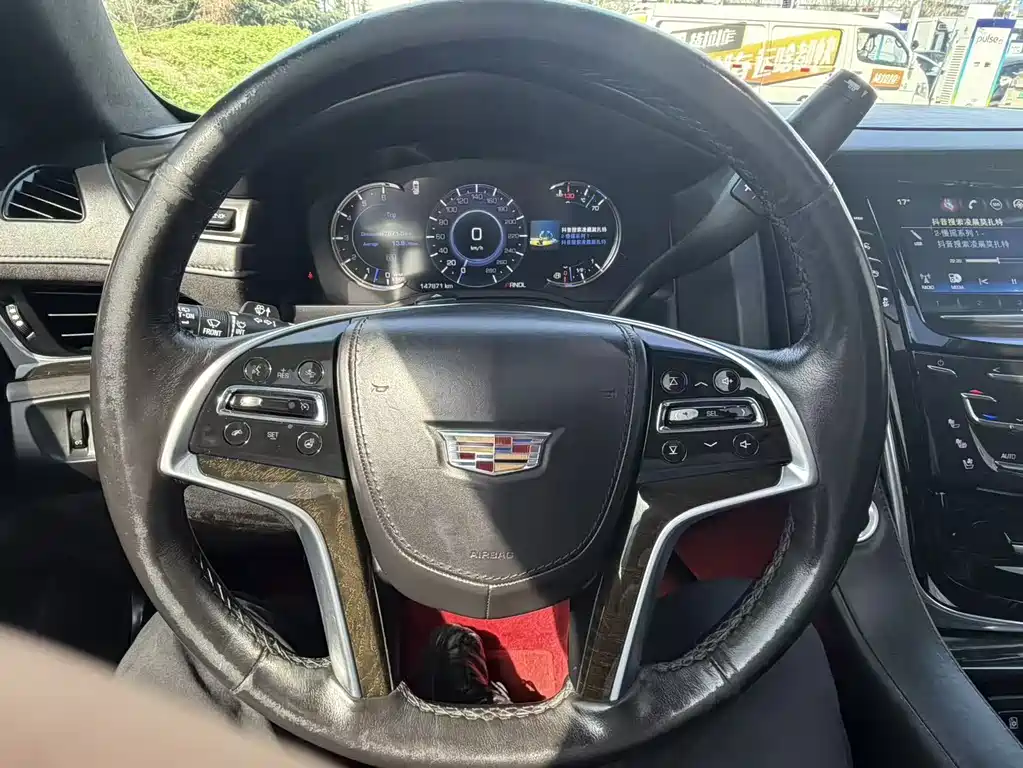 Escalade 6.2 L ESV Platinum Extended