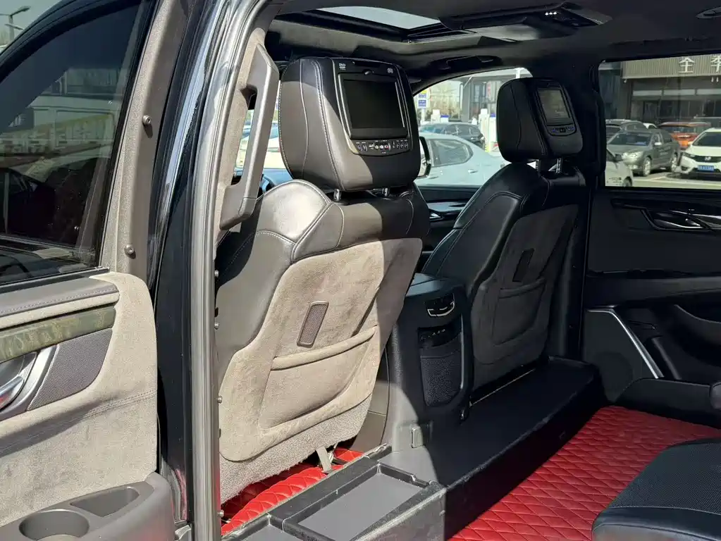 Escalade 6.2 L ESV Platinum Extended