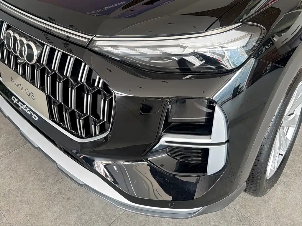 Audi Q6 奥迪Q6 2026款 45 TFSI quattro 齐云型 羽林套装 6座