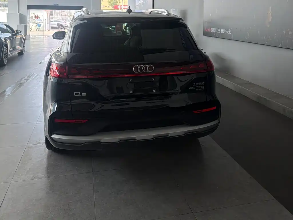 Audi Q6 奥迪Q6 2026款 45 TFSI quattro 齐云型 羽林套装 6座