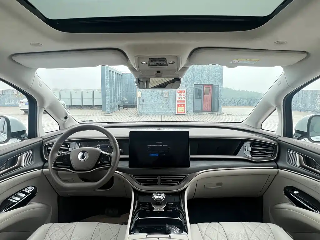 Denza D9 DM-i 970 4 WD Flagship