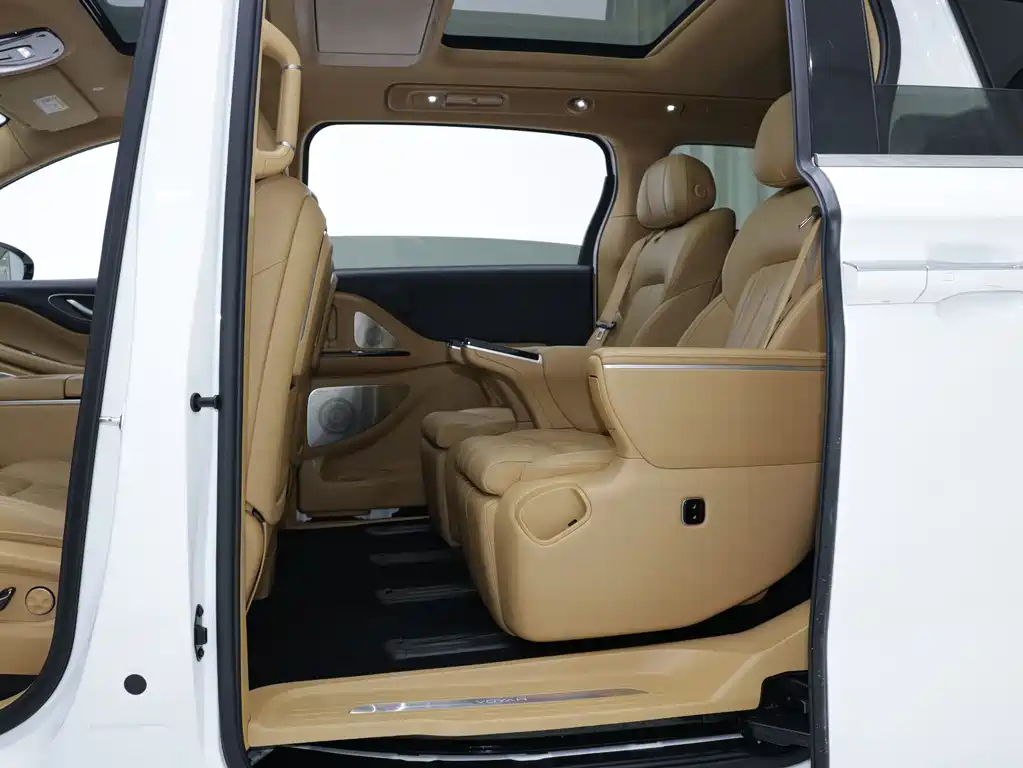 Voyah Dreamer PHEV 4 WD Distinguished Kunpeng