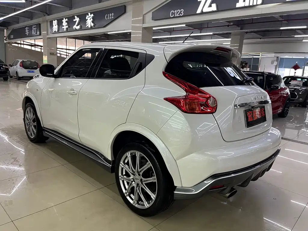 Infiniti ESQ 1.6 L Personality