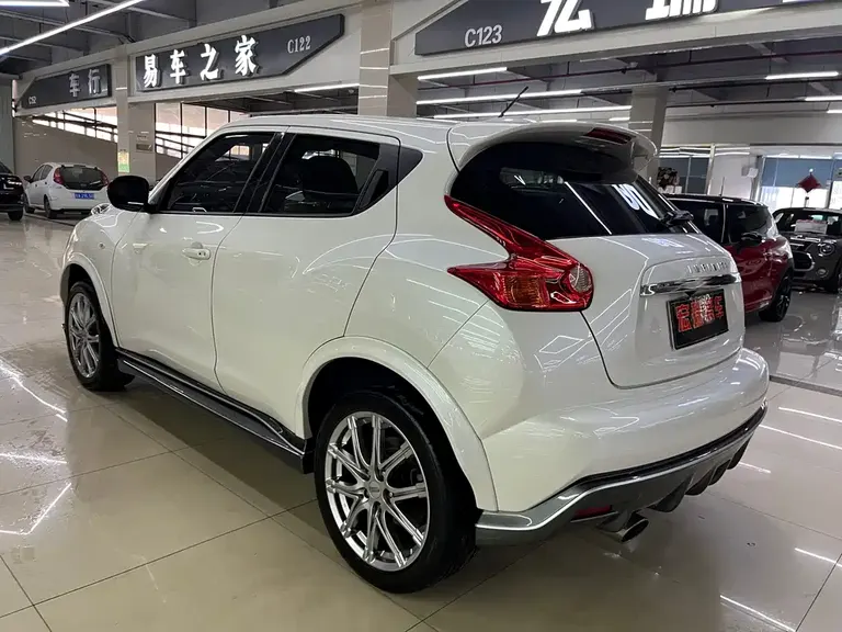 Infiniti ESQ 1.6 L Personality