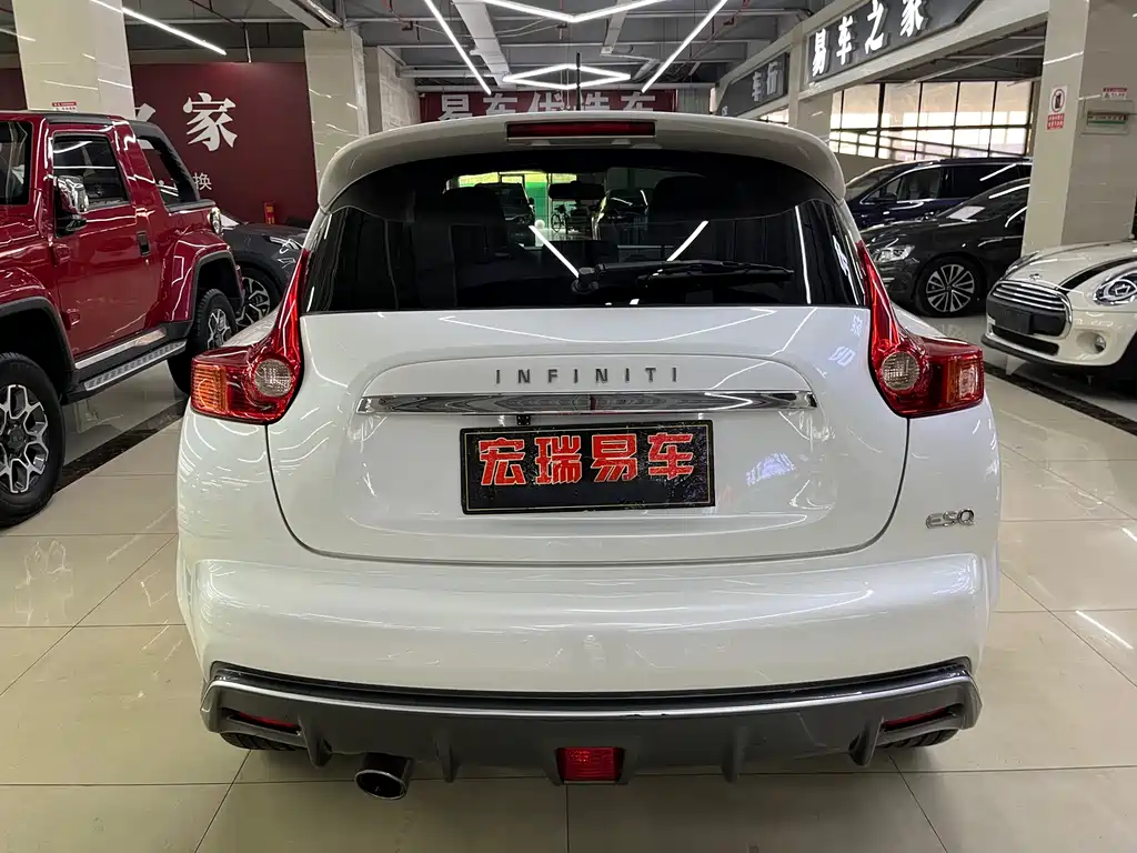 Infiniti ESQ 1.6 L Personality