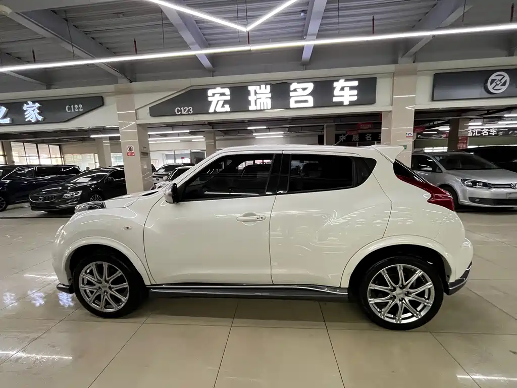 Infiniti ESQ 1.6 L Personality