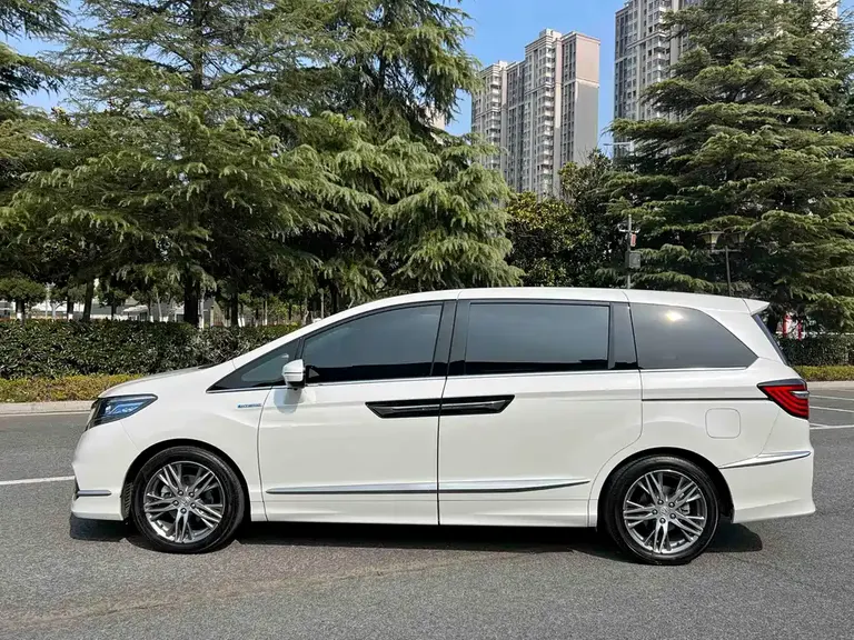 Honda Elysion 2.0 L Hybrid Luxury