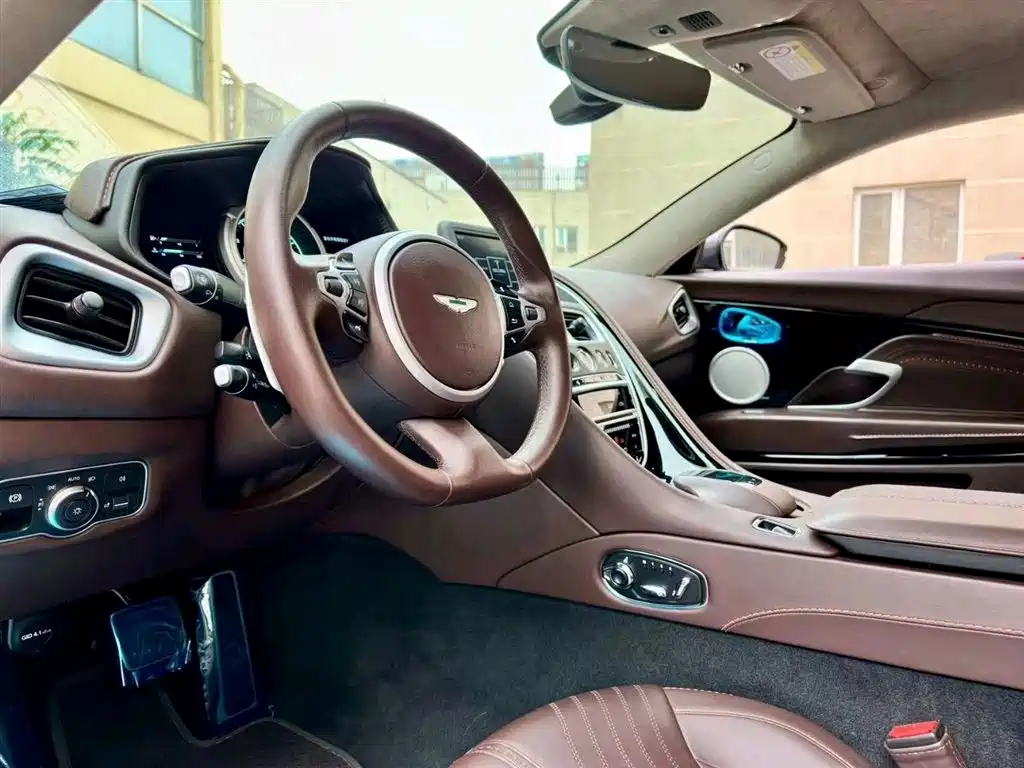 Aston Martin DB11 4.0 T V8 Coupe