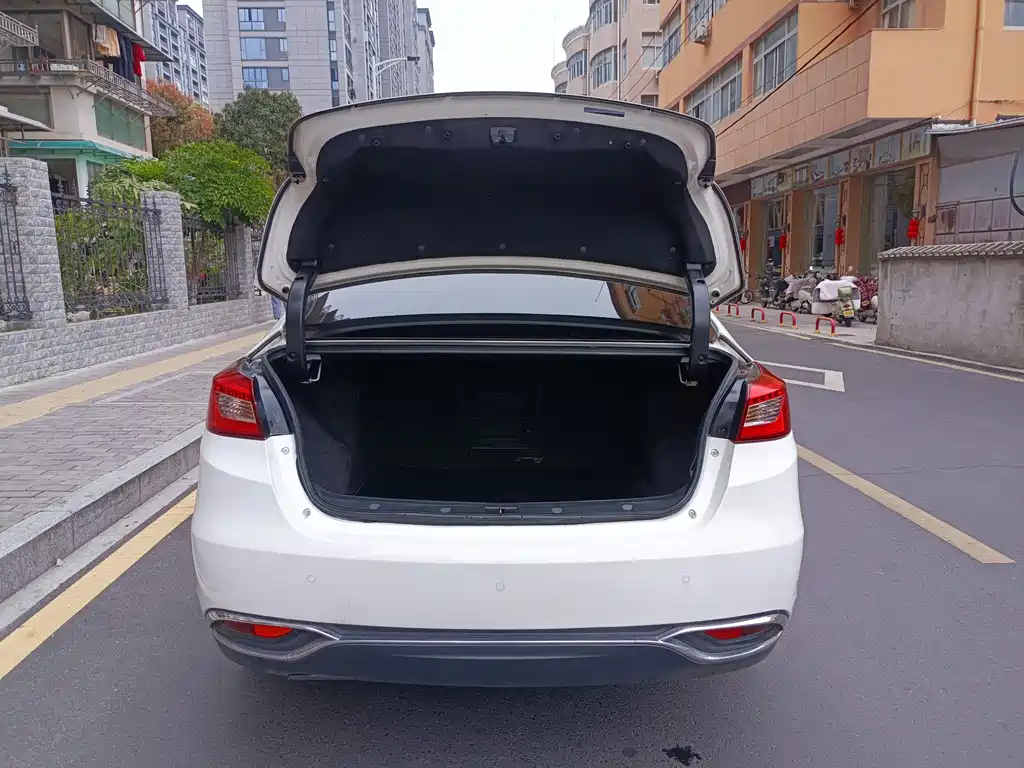 Zotye Z500 众泰Z500 2016款 1.5 T 手动尊贵型