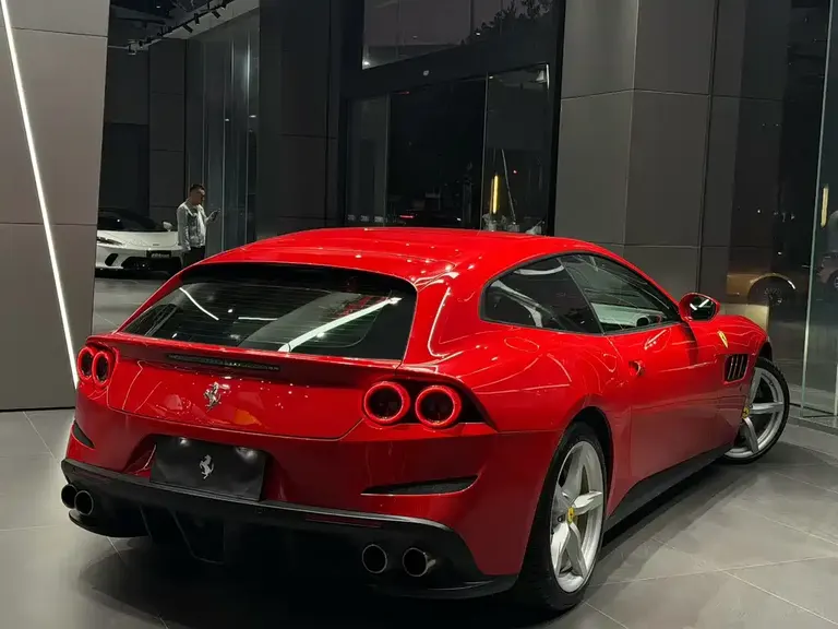 Ferrari GTC4 Lusso 3.9 T V8