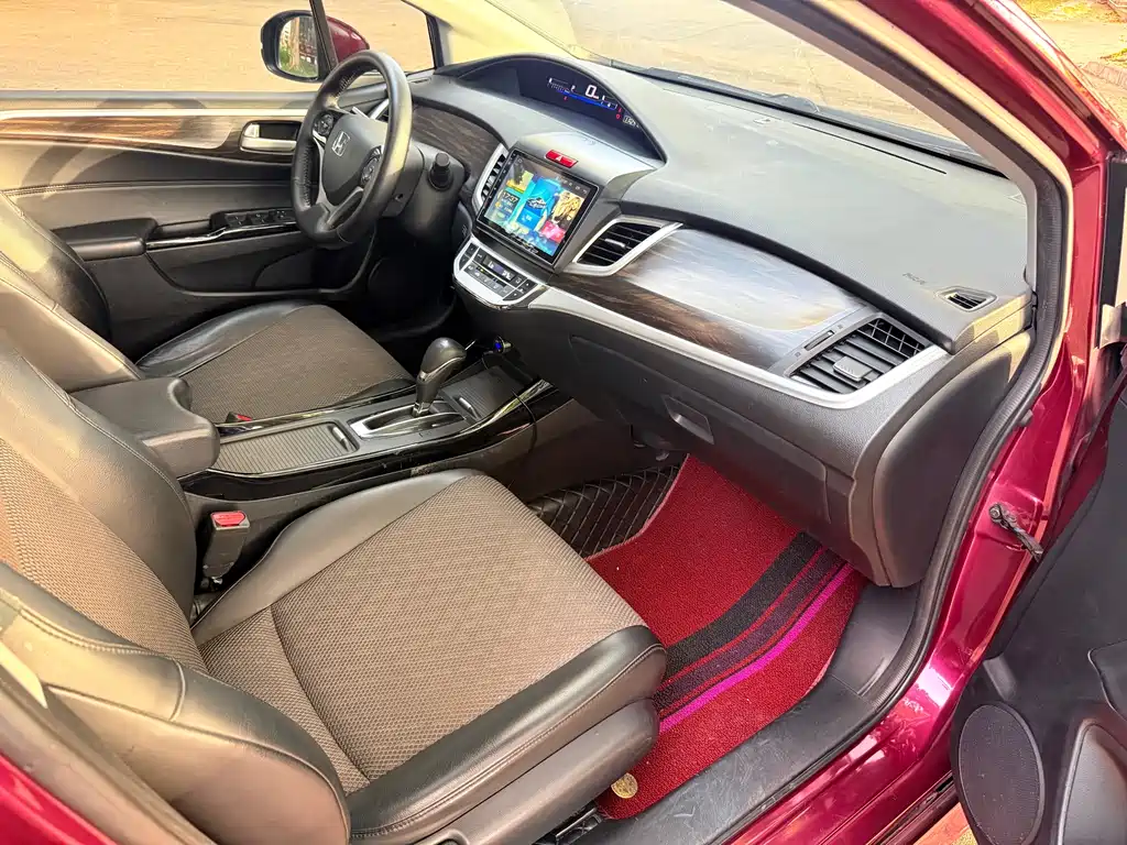 Jade 210 TURBO CVT Style 5-seat