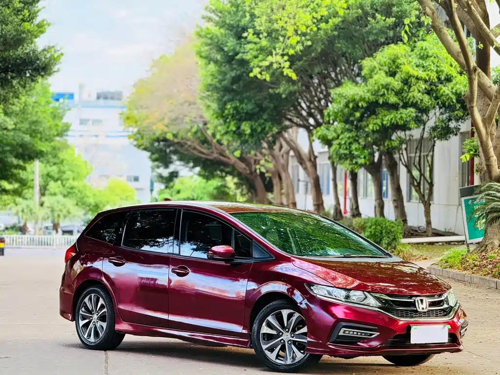 Jade 210 TURBO CVT Style 5-seat