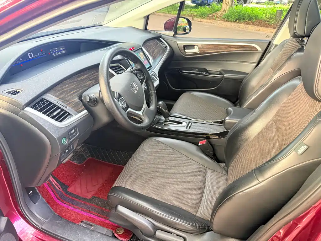 Jade 210 TURBO CVT Style 5-seat