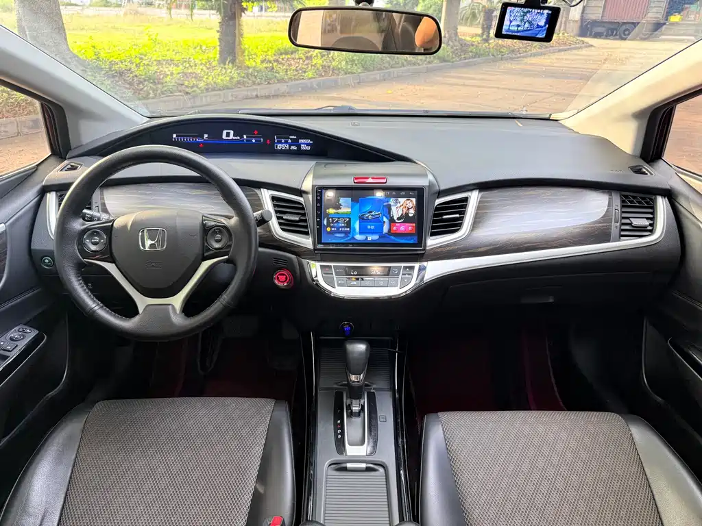 Jade 210 TURBO CVT Style 5-seat