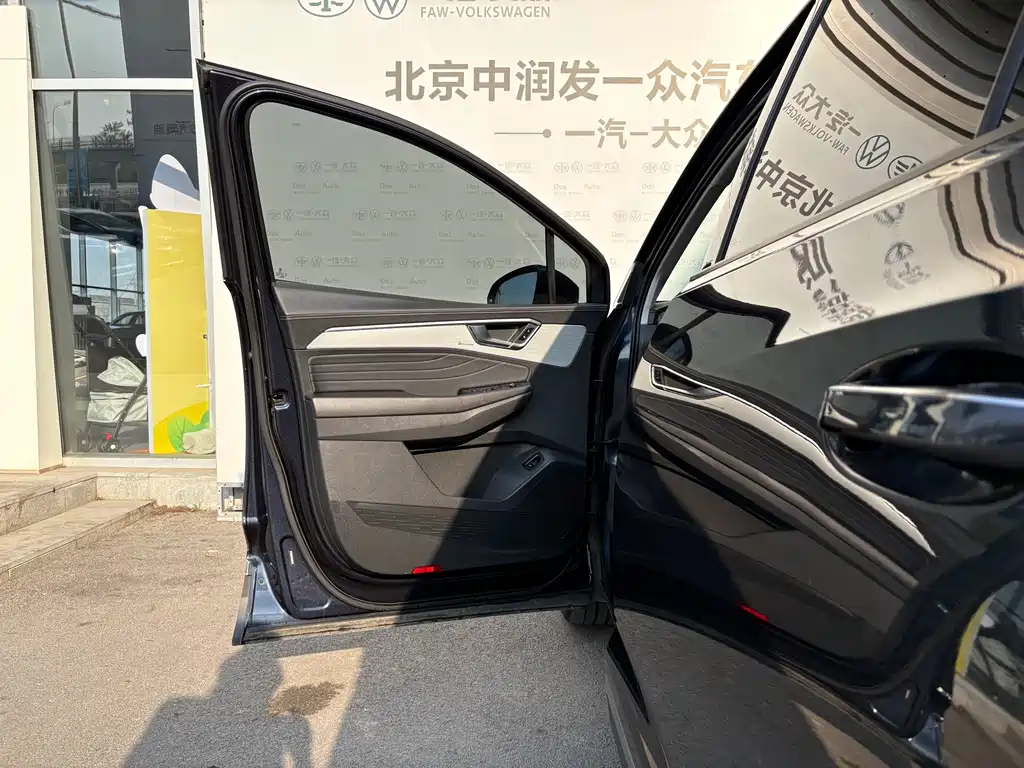 Talagon 380 TSI 4 WD Luxury Premium Realm Pro 6-seat