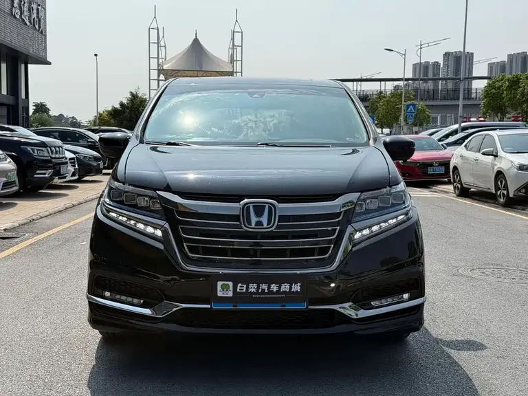 Honda Elysion 2.0 L Hybrid Luxury