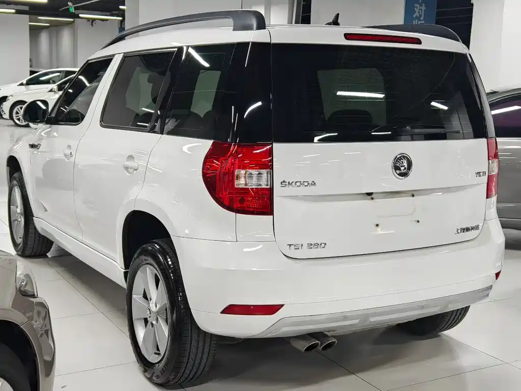 Yeti TSI280 DSG Forward
