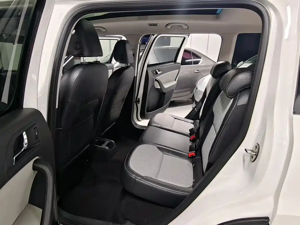 Yeti TSI280 DSG Forward