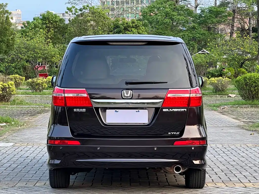 Elysion 2.4 L VTi-S Distinguished