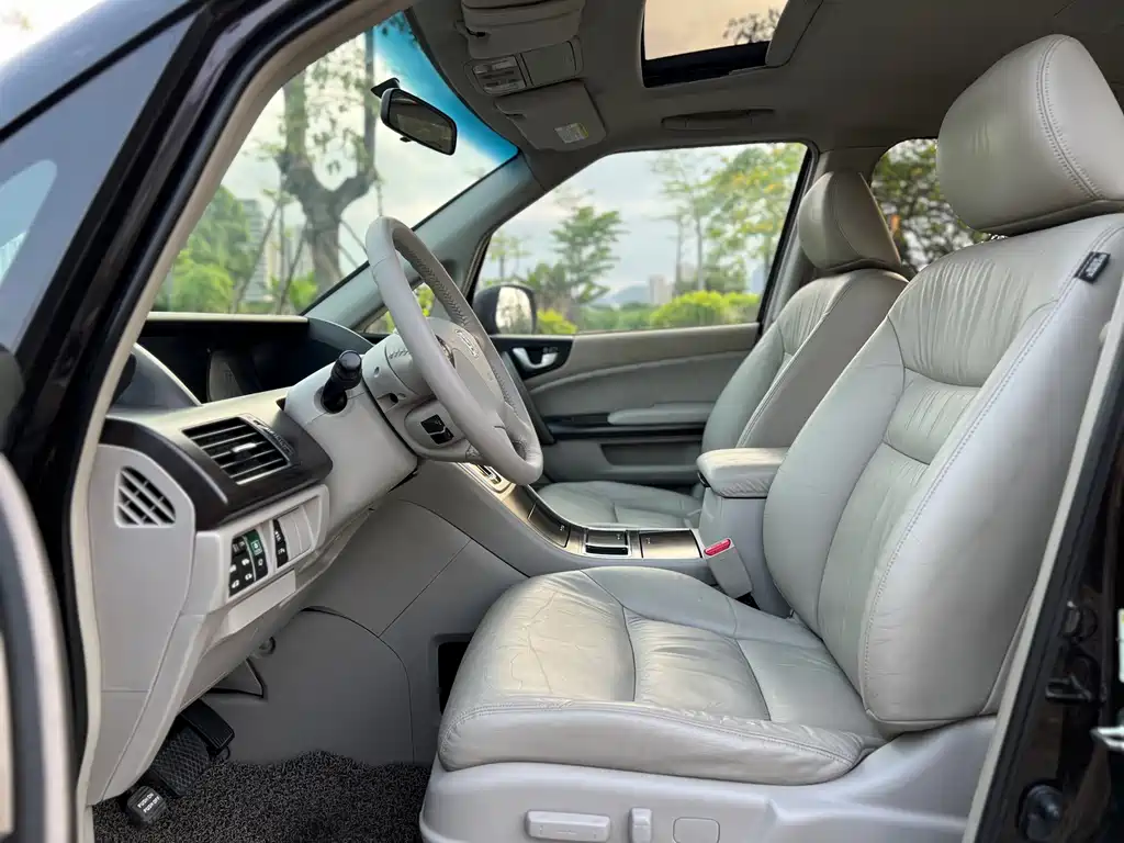Elysion 2.4 L VTi-S Distinguished