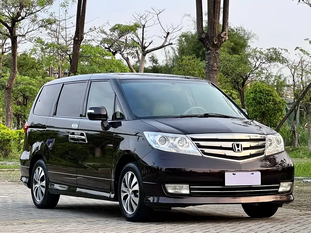 Elysion 2.4 L VTi-S Distinguished