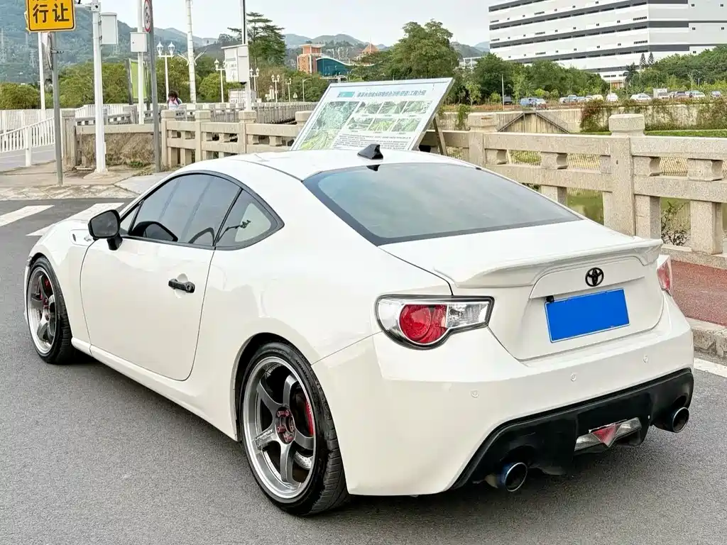 Toyota 86 2.0 L Auto Luxury