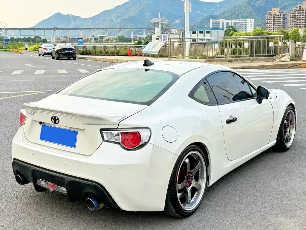 Toyota 86 2.0 L Auto Luxury