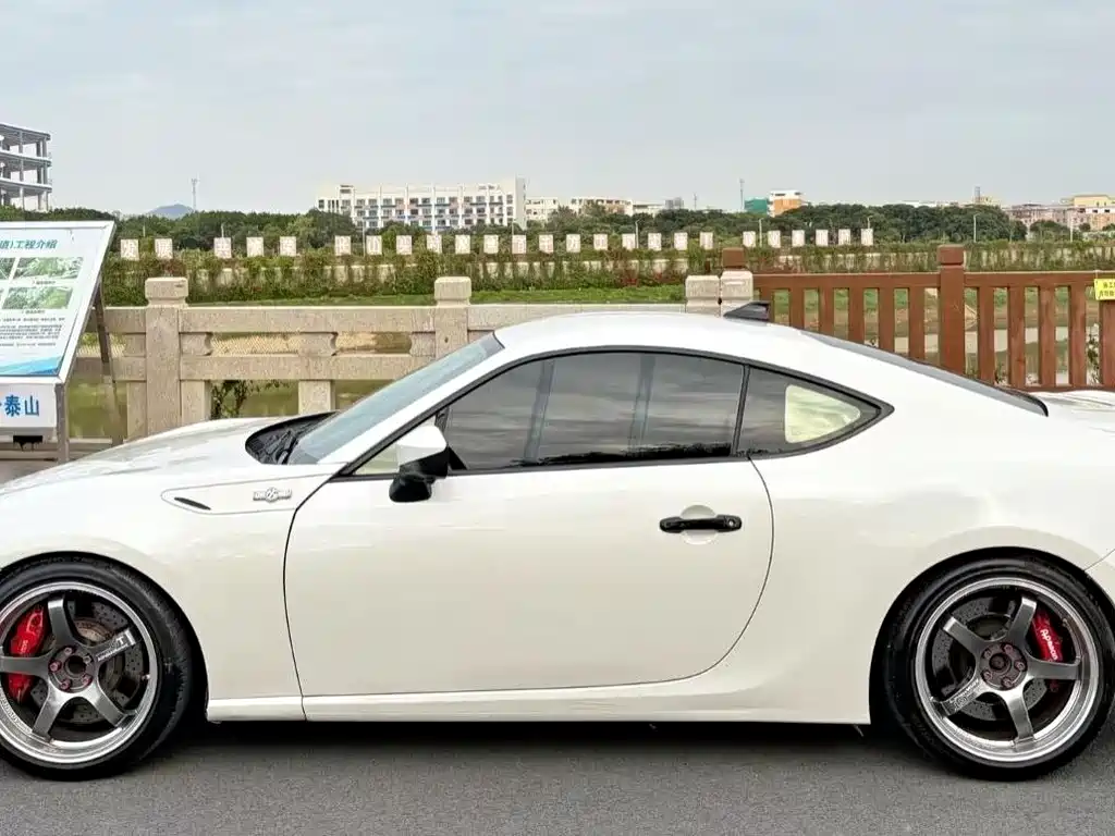 Toyota 86 2.0 L Auto Luxury