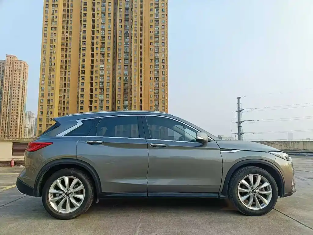 Infiniti QX50 2.0 T 2 WD Fashion