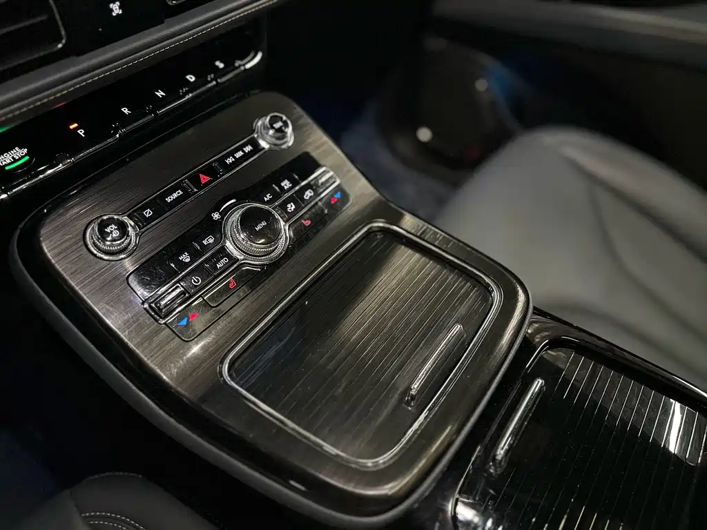 Nautilus 2.0 T 4 WD Premium