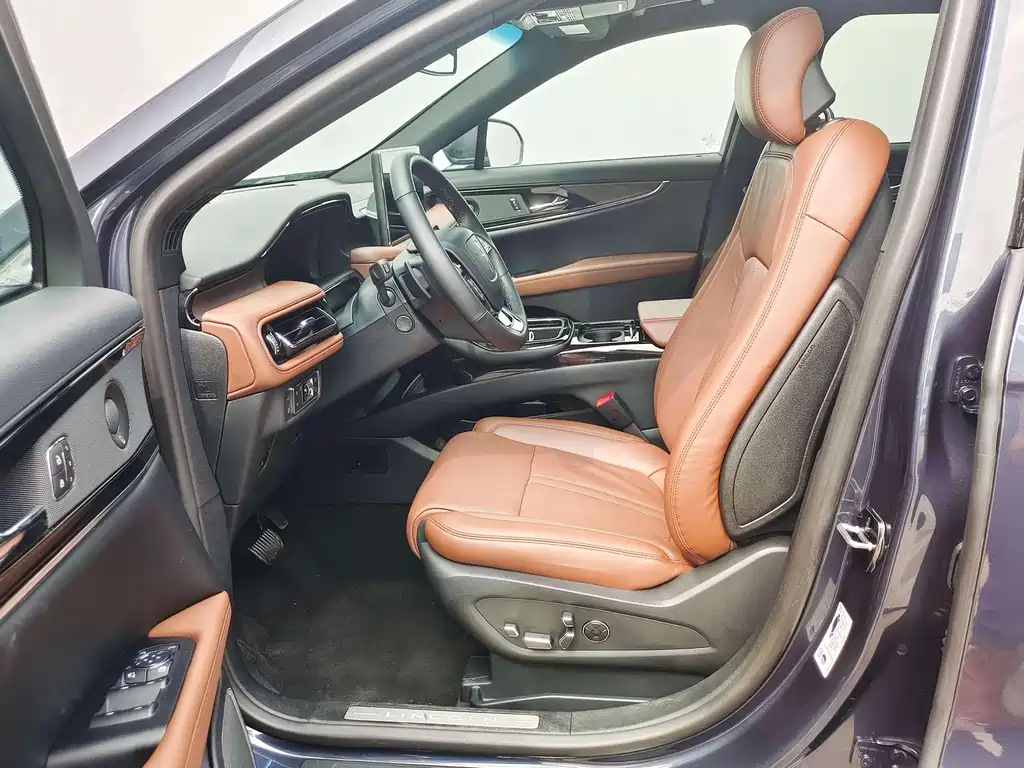 Nautilus 2.7 T 4 WD Honor Shine