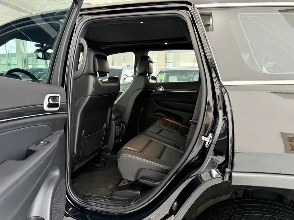 Grand Cherokee (Import) 3.0 L 80 Anniversary