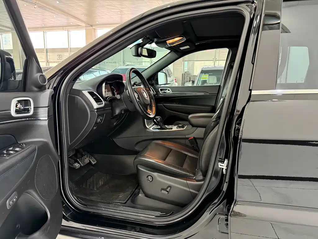 Grand Cherokee (Import) 3.0 L 80 Anniversary