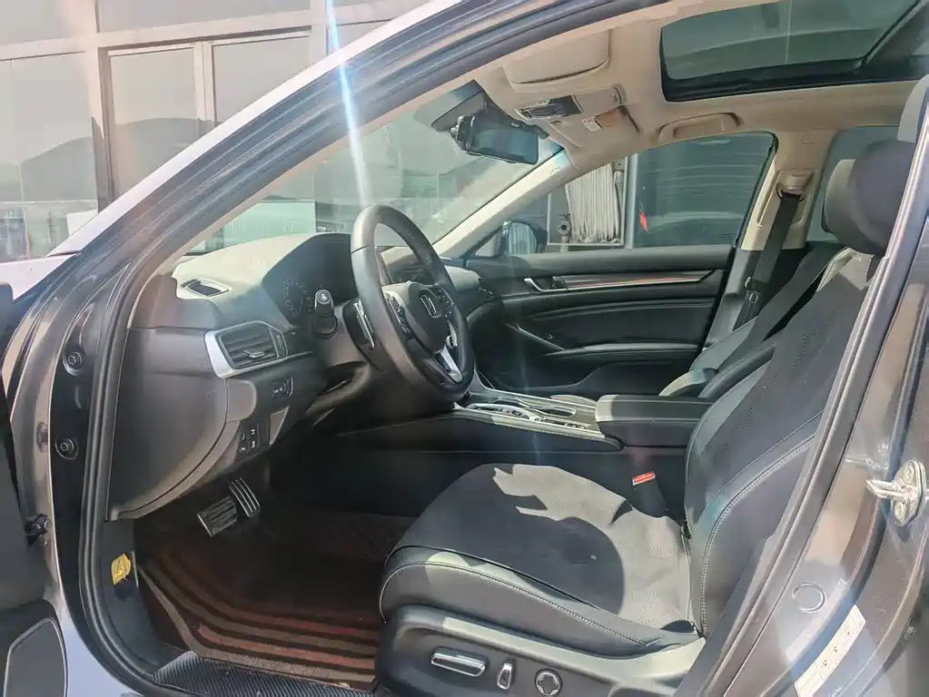 Accord Sharp· Hybrid 2.0 L Phantom Night · Sharp Smart