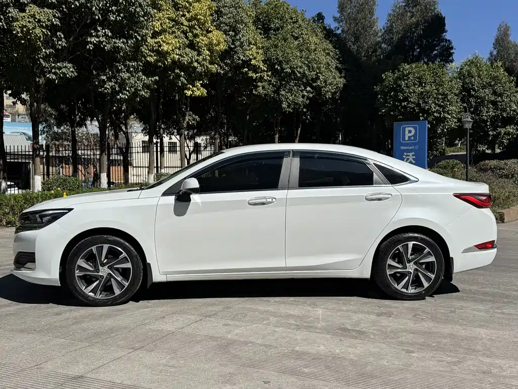 BAIC U7 北京U7 2019款 1.5 T 手动精英版 国V