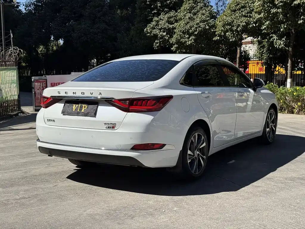 BAIC U7 北京U7 2019款 1.5 T 手动精英版 国V