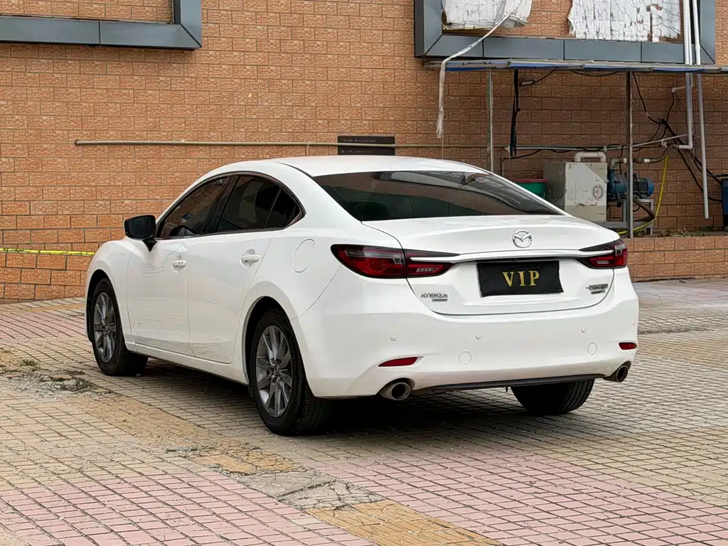 Atenza 2.0 L Blue Sky Luxury