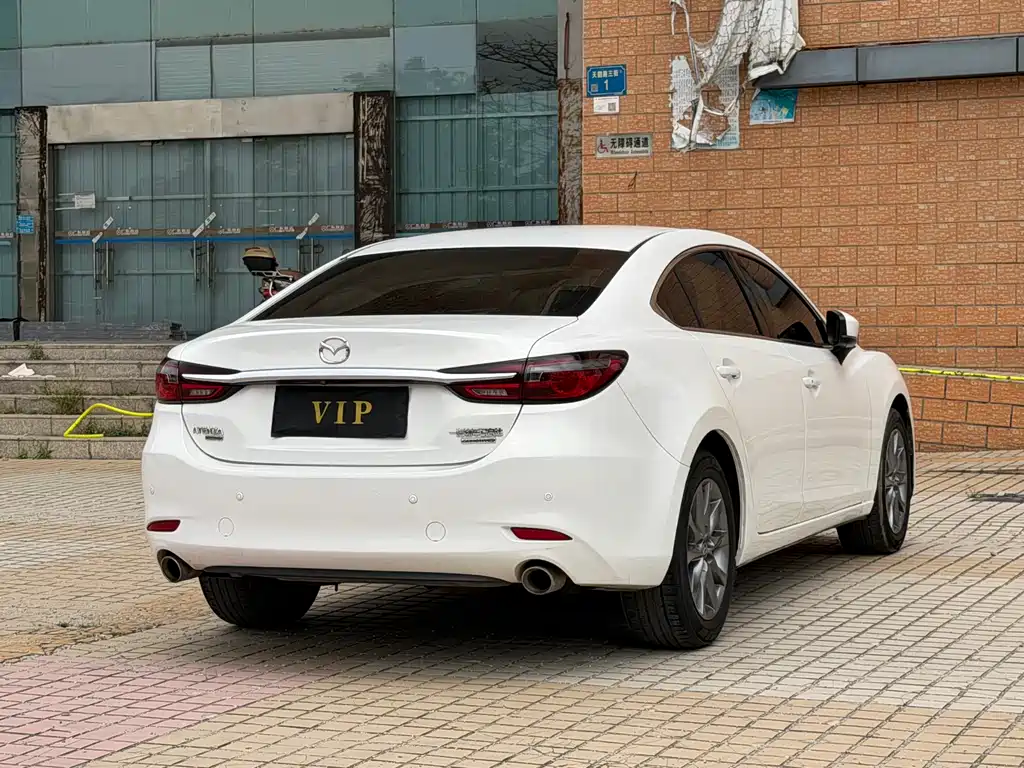 Atenza 2.0 L Blue Sky Luxury